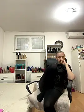 Snapshot of heelslady888 chatting on January 17, 11:37 am heelslady888 online show from January 17, 11:37 am