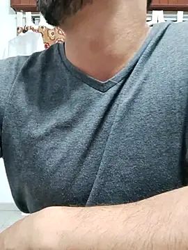 Snapshot of Bradd_32 chatting on November 12, 2:01 am Bradd 32 online show from November 12, 2:01 am