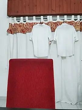 Snapshot of Bradd_32 chatting on November 17, 2:50 am Bradd 32 online show from November 17, 2:50 am