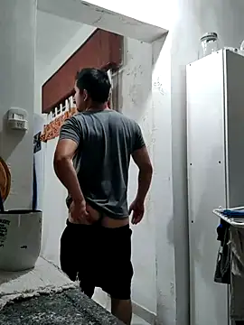 Snapshot of Bradd_32 chatting on November 22, 2:10 am Bradd 32 online show from November 22, 2:10 am