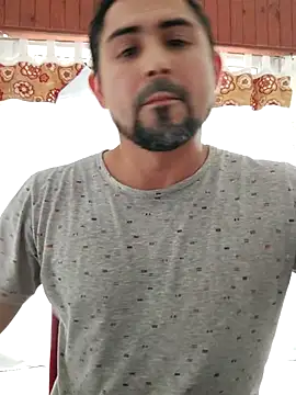 Snapshot of Bradd_32 chatting on December 2, 6:03 pm Bradd 32 online show from December 2, 6:03 pm