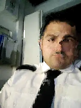 Snapshot of Bradd_32 chatting on February 2, 12:20 am Bradd 32 online show from February 2, 12:20 am