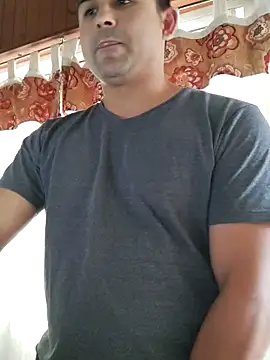 Snapshot of Bradd_32 chatting on February 8, 12:08 pm Bradd 32 online show from February 8, 12:08 pm