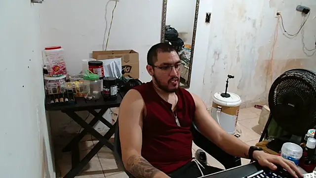 Snapshot of Leonino231 chatting on October 12, 4:55 am Leonino231 online show from October 12, 4:55 am