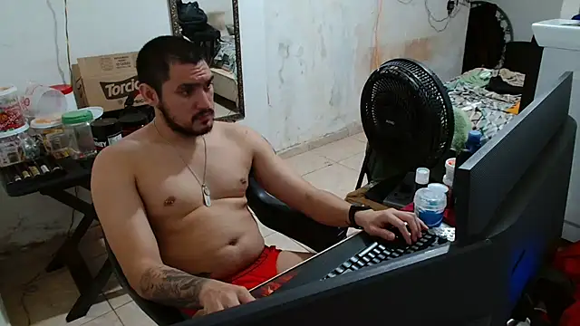 Snapshot of Leonino231 chatting on October 17, 12:14 am Leonino231 online show from October 17, 12:14 am