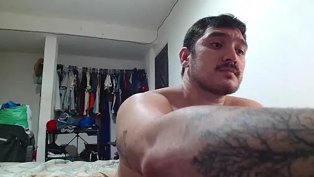 Snapshot of Leonino231 chatting on February 9, 11:09 pm Leonino231 online show from February 9, 11:09 pm