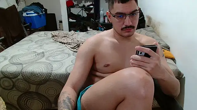 Snapshot of Leonino231 chatting on February 16, 12:01 pm Leonino231 online show from February 16, 12:01 pm