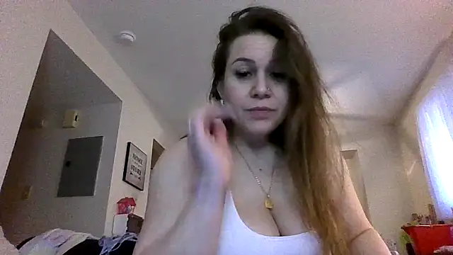 Snapshot of thedevinemama chatting on April 6, 10:44 pm thedevinemama online show from April 6, 10:44 pm