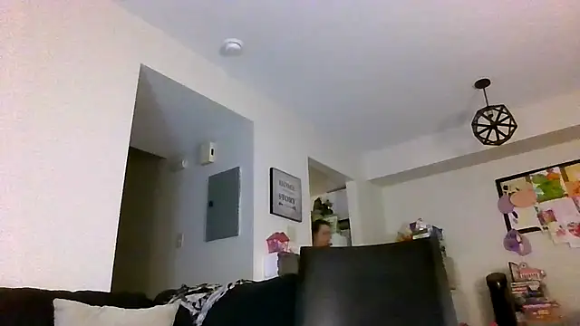 Snapshot of thedevinemama chatting on May 4, 1:34 am thedevinemama online show from May 4, 1:34 am