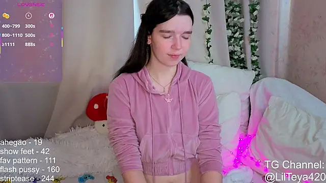 Snapshot of little_Teya chatting on September 16, 10:27 am little Teya online show from September 16, 10:27 am