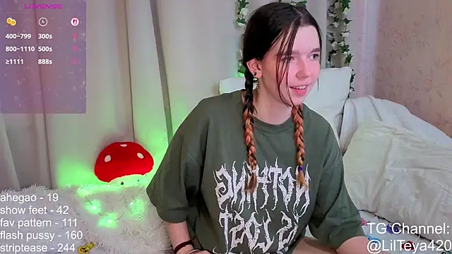 Snapshot of little_Teya chatting on September 19, 11:11 am little Teya online show from September 19, 11:11 am