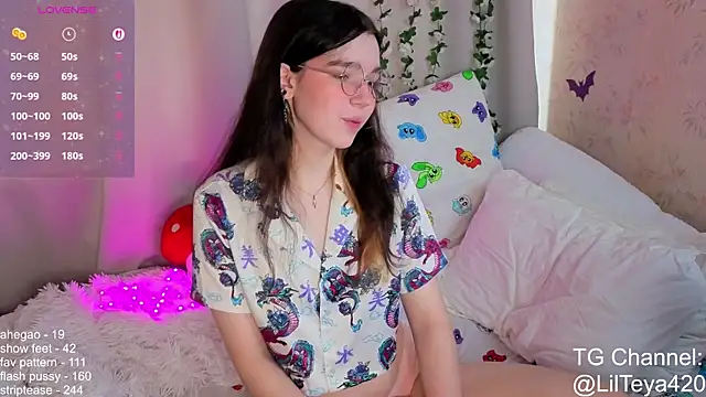 Snapshot of little_Teya chatting on October 3, 10:45 am little Teya online show from October 3, 10:45 am