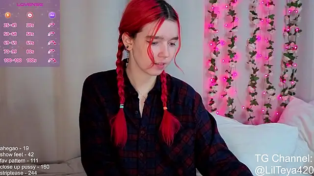 Snapshot of little_Teya chatting on February 4, 8:31 am little Teya online show from February 4, 8:31 am