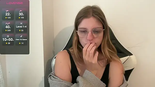 BustyKellyXXX online show from September 17, 9:11 am