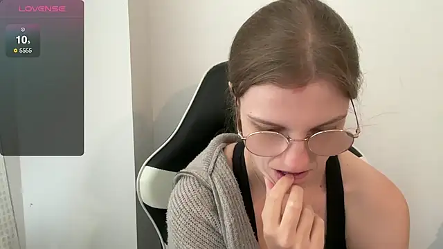 Snapshot of BustyKellyXXX chatting on November 13, 10:03 am BustyKellyXXX online show from November 13, 10:03 am