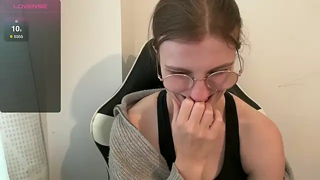 Snapshot of BustyKellyXXX chatting on November 14, 10:14 am BustyKellyXXX online show from November 14, 10:14 am