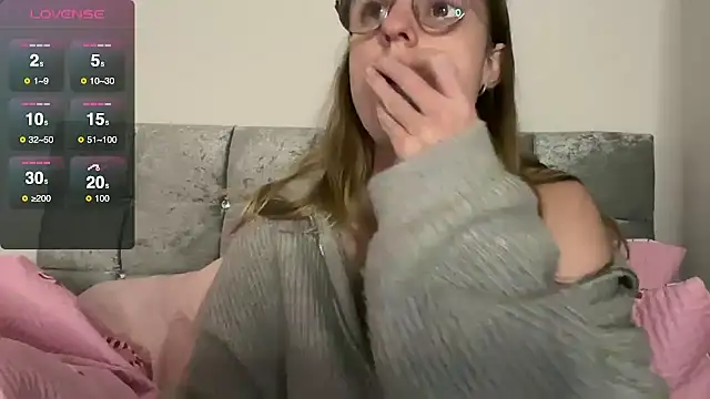 Snapshot of BustyKellyXXX chatting on November 15, 6:59 pm BustyKellyXXX online show from November 15, 6:59 pm