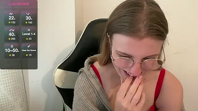 Snapshot of BustyKellyXXX chatting on November 18, 10:31 am BustyKellyXXX online show from November 18, 10:31 am