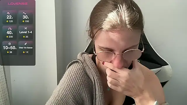 Snapshot of BustyKellyXXX chatting on November 24, 10:04 am BustyKellyXXX online show from November 24, 10:04 am