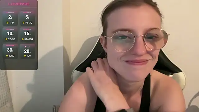 Snapshot of BustyKellyXXX chatting on December 17, 3:40 pm BustyKellyXXX online show from December 17, 3:40 pm