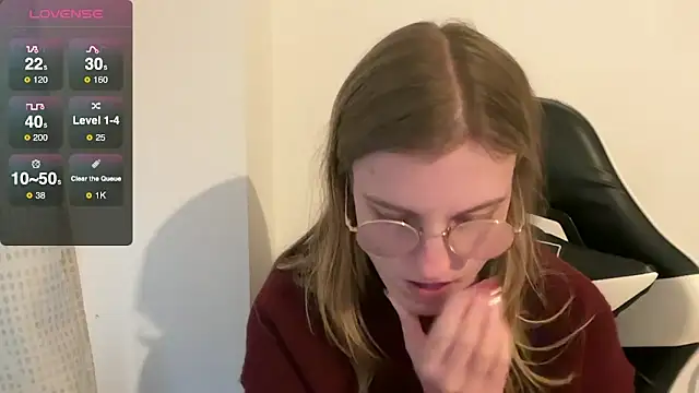 Snapshot of BustyKellyXXX chatting on December 18, 2:34 pm BustyKellyXXX online show from December 18, 2:34 pm