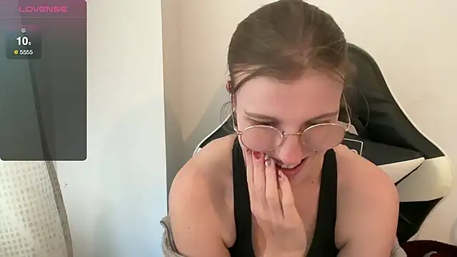 Snapshot of BustyKellyXXX chatting on December 19, 12:45 pm BustyKellyXXX online show from December 19, 12:45 pm