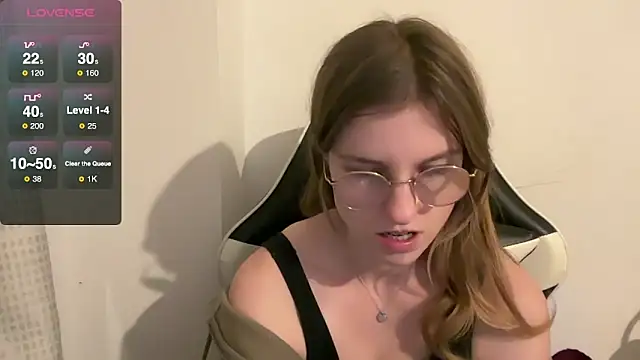 Snapshot of BustyKellyXXX chatting on December 21, 8:49 pm BustyKellyXXX online show from December 21, 8:49 pm