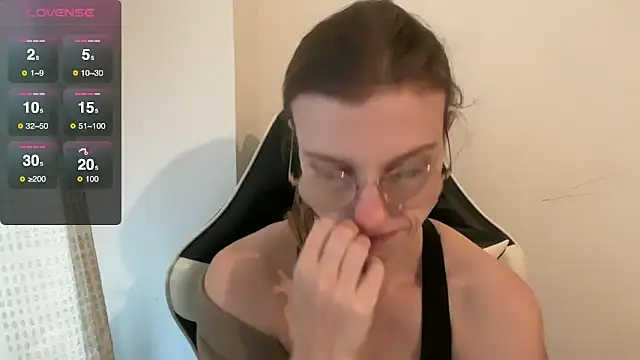 Snapshot of BustyKellyXXX chatting on December 23, 9:51 am BustyKellyXXX online show from December 23, 9:51 am