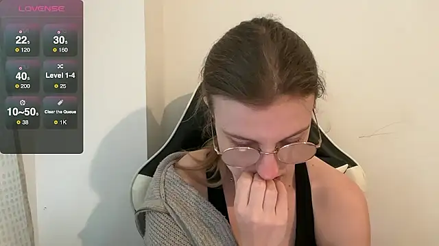 Snapshot of BustyKellyXXX chatting on January 12, 9:47 am BustyKellyXXX online show from January 12, 9:47 am