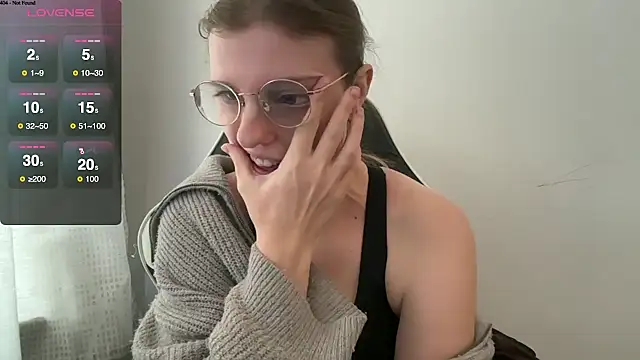 Snapshot of BustyKellyXXX chatting on February 9, 9:57 am BustyKellyXXX online show from February 9, 9:57 am