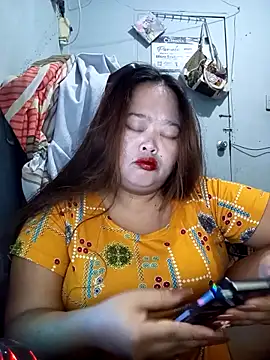 sweetbigtits19 online show from April 1, 3:20 pm