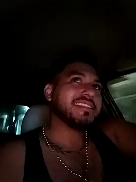 Snapshot of Frank0021 chatting on February 19, 5:25 am Frank0021 online show from February 19, 5:25 am