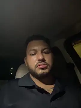 Snapshot of Frank0021 chatting on February 21, 7:20 am Frank0021 online show from February 21, 7:20 am