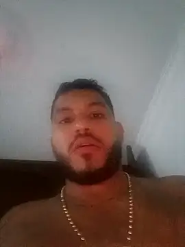 Snapshot of Frank0021 chatting on April 6, 11:00 am Frank0021 online show from April 6, 11:00 am