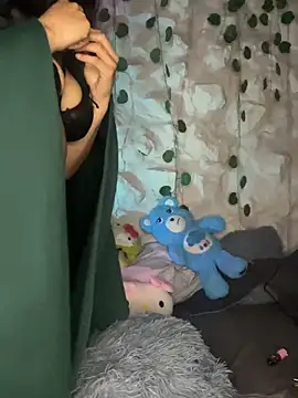 Snapshot of Maddy_w chatting on February 20, 3:58 am Maddy w online show from February 20, 3:58 am