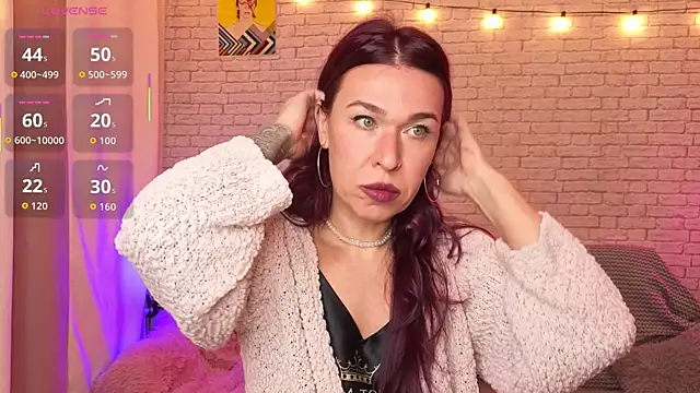 Snapshot of ReginaFoXXXy chatting on December 19, 12:01 pm ReginaFoXXXy online show from December 19, 12:01 pm