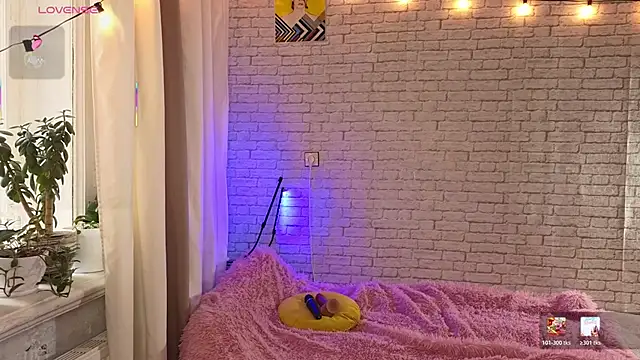 Snapshot of ReginaFoXXXy chatting on February 10, 9:57 am ReginaFoXXXy online show from February 10, 9:57 am