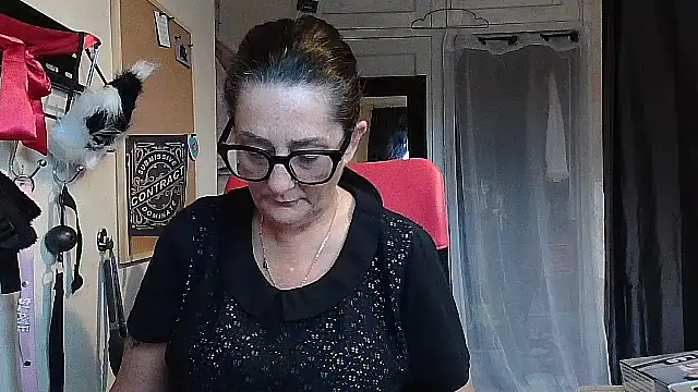 Snapshot of Mistress-Ivy51 chatting on October 19, 7:42 am Mistress-Ivy51 online show from October 19, 7:42 am