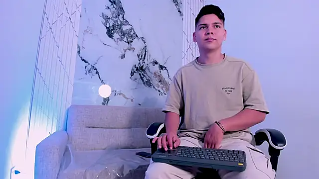 Asta Black online show from October 22, 9:03 pm