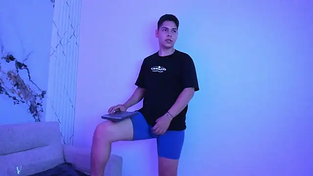 Asta Black online show from October 28, 9:50 pm