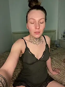 Snapshot of monsieuretmada1 chatting on April 4, 4:44 am monsieuretmada1 online show from April 4, 4:44 am