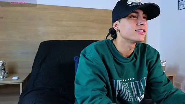 Snapshot of Stiven_Benet_ chatting on September 29, 9:52 pm Stiven Benet  online show from September 29, 9:52 pm