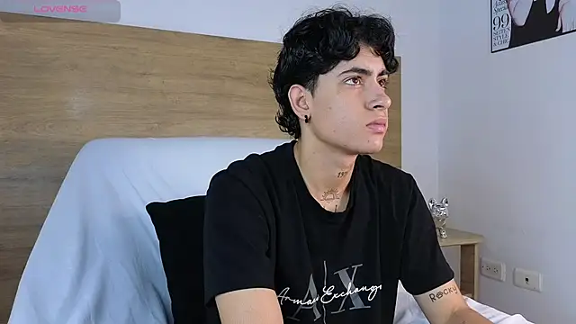 Snapshot of Stiven_Benet_ chatting on October 2, 12:01 pm Stiven Benet  online show from October 2, 12:01 pm