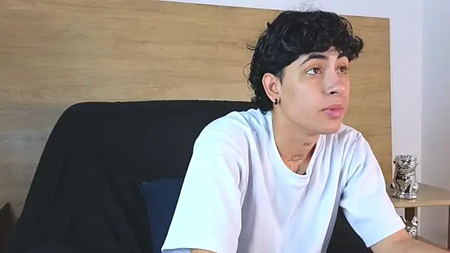 Snapshot of Stiven_Benet_ chatting on October 6, 1:30 pm Stiven Benet  online show from October 6, 1:30 pm