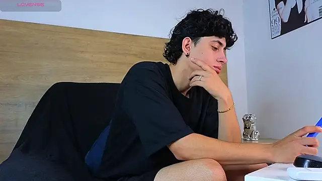 Snapshot of Stiven_Benet_ chatting on October 9, 1:09 pm Stiven Benet  online show from October 9, 1:09 pm