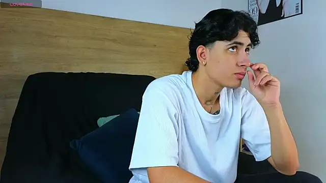 Snapshot of Stiven_Benet_ chatting on October 19, 2:40 pm Stiven Benet  online show from October 19, 2:40 pm