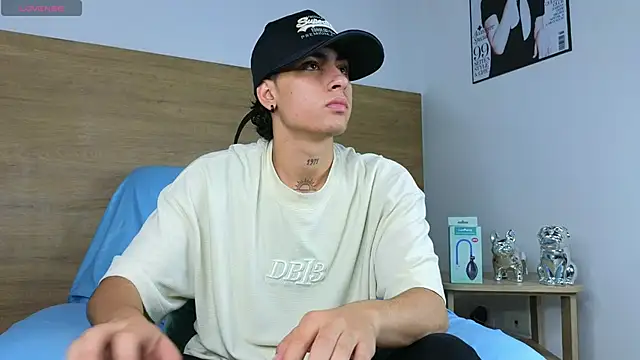 Snapshot of Stiven_Benet_ chatting on October 23, 12:48 pm Stiven Benet  online show from October 23, 12:48 pm