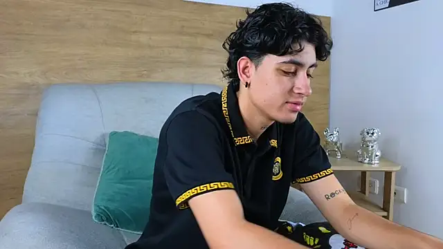 Snapshot of Stiven_Benet_ chatting on October 29, 12:18 pm Stiven Benet  online show from October 29, 12:18 pm