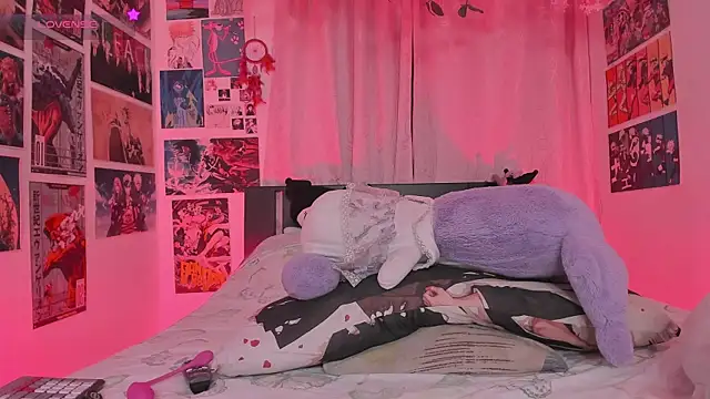 FluffyMelons online show from May 17, 11:01 pm