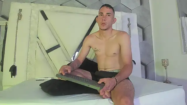 PeterBowel online show from September 19, 2:46 am